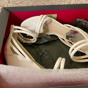 Vince Camuto Wedges LNIB